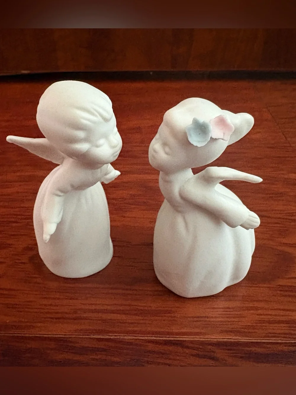 White angel figurines with boy and girl kissing bisque 3” vintage decor cake top